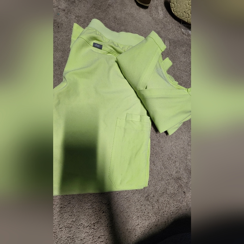 Figs Neon Yellow. Kade/catarina Both Large